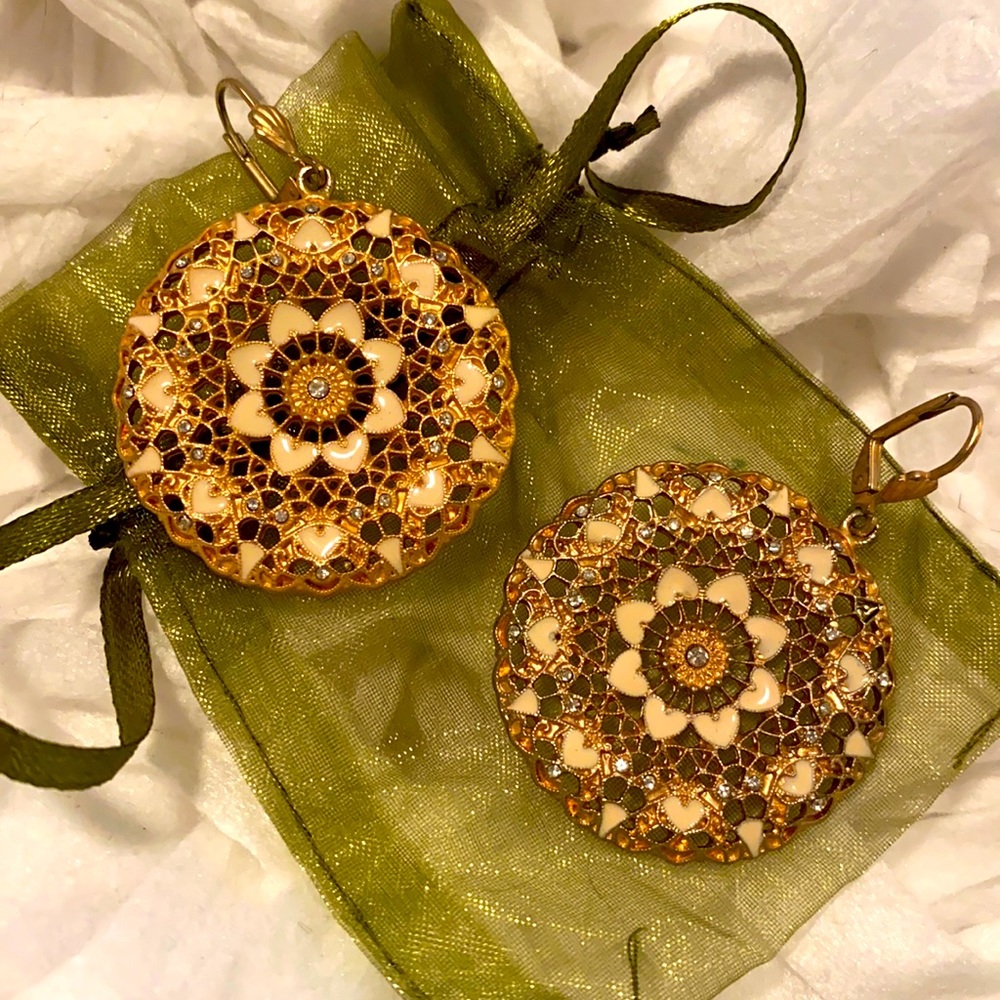 Anthropologie Lace Earrings! Floral garden chic!